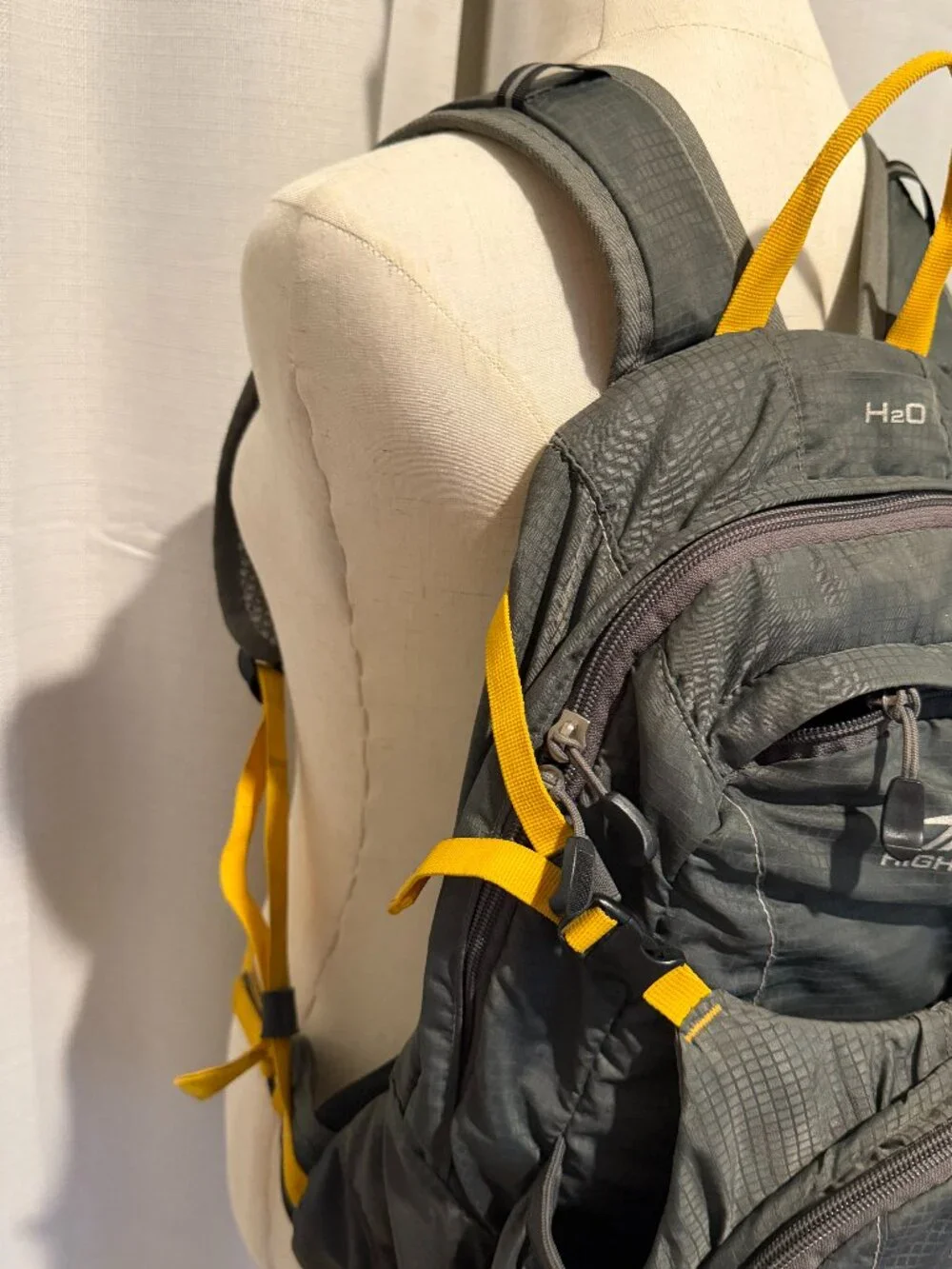 High Sierra Hydration Backpack Daypack Gray Gold Outdoor Hiking Travel
